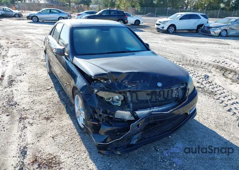 2011 Mercedes-Benz C 300 Luxury/Sport из США, поврежденный, VIN WDDGF5EBXBR136256